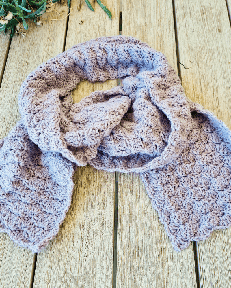 hell stitch crochet scarf pattern in soft lilac grey yarn
