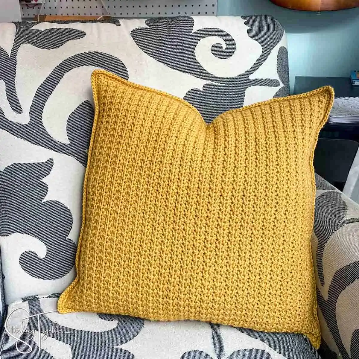 textured-crochet-cushion