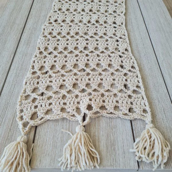 post photo- charts (600X600) naples table runner