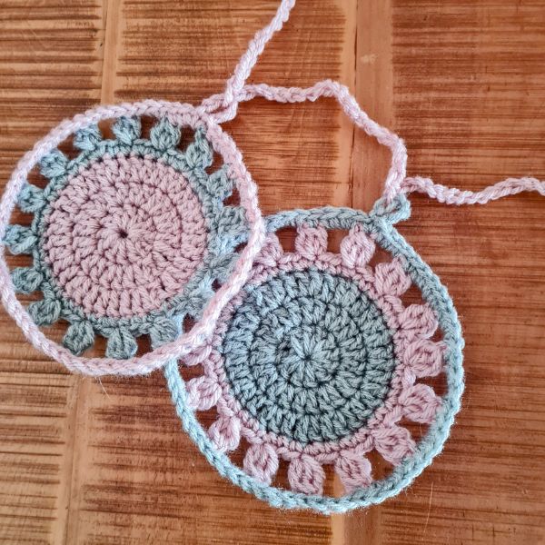 post photo- charts (600X600) (4)- free crochet bunting - whirl