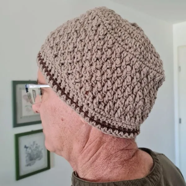 Alpine stitch crochet hat pattern, textured beanie in beige and dark brown