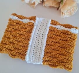 almond st crochet cowl- busy bee 1