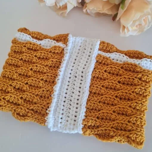 almond st crochet cowl- busy bee 1