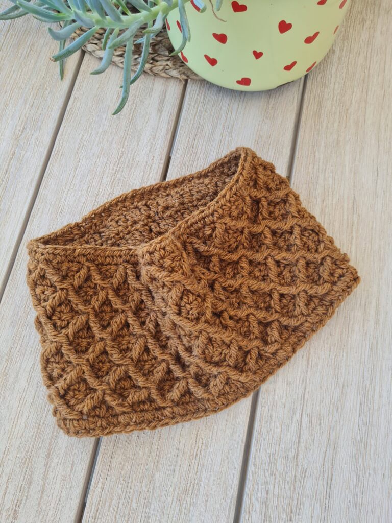 Easy & Cozy Diamond Stitch Cowl Free Pattern