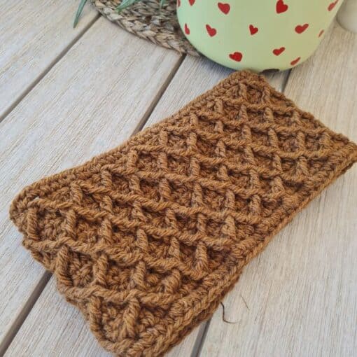 Easy & Cozy Diamond Stitch Cowl Free Pattern