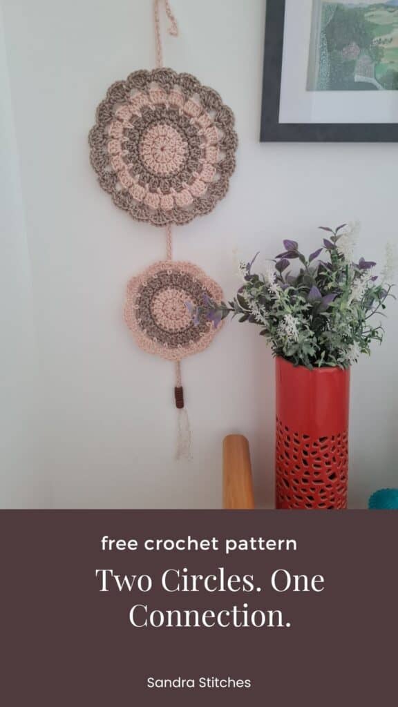 Two Circles crochet wall hanging (4)