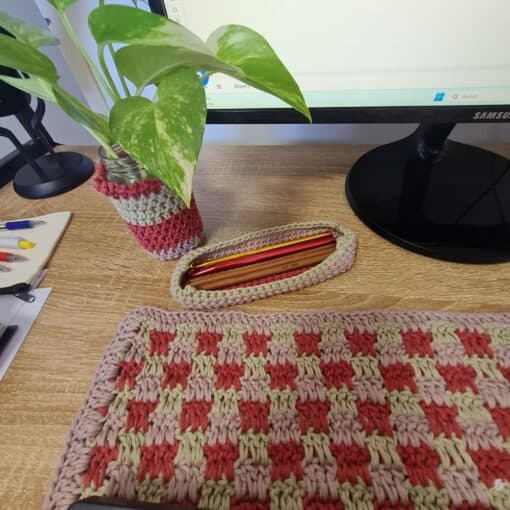 crochet desk makeover