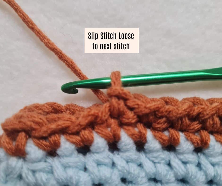 crochet braided border on beginner bag tutorial free pattern" Step image 1: "foundation round crochet bag border beginner" Step image 2: "crochet slip stitch braided border step by step" Finished image: "simple crochet braided border finished bag