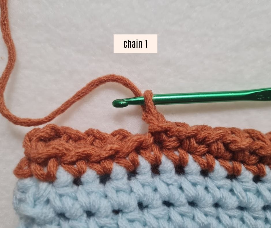 crochet braided border on beginner bag tutorial free pattern"
Step image 1: "foundation round crochet bag border beginner"
Step image 2: "crochet slip stitch braided border step by step"
Finished image: "simple crochet braided border finished bag