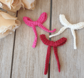 Free crochet bow pattern Happy Bow in red, pink and white